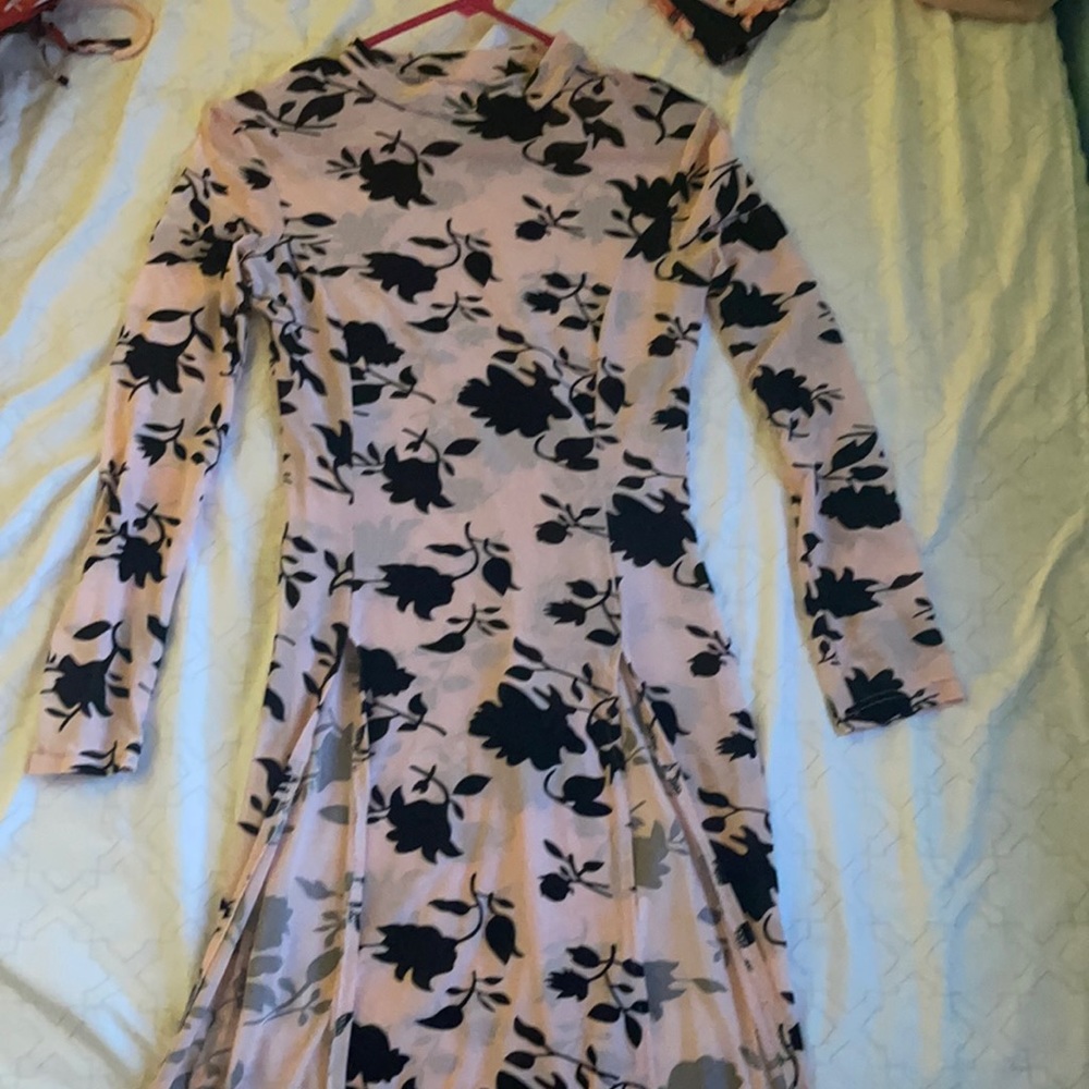 Light pink and black top